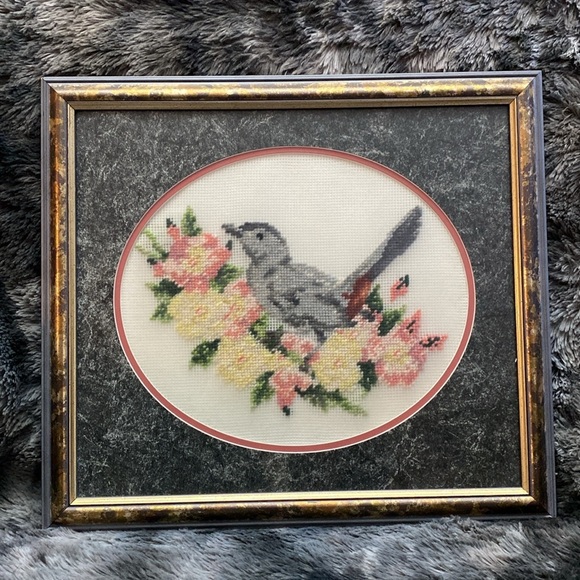 2 Vintage bird needlepoint framed art - Picture 9 of 16